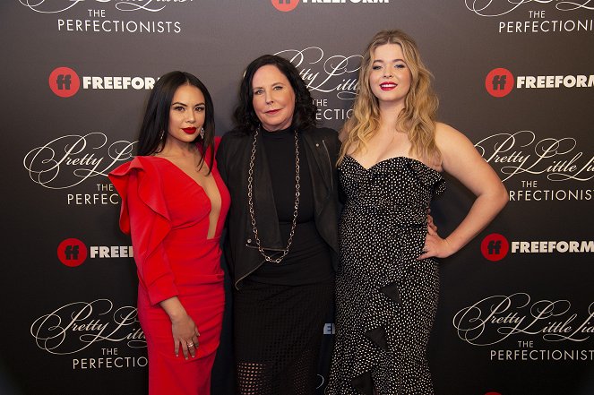 Pretty Little Liars: The Perfectionists - Veranstaltungen - Cast and crew of Freeform’s new original series “Pretty Little Liars: The Perfectionists” celebrated the series premiere with a screening and immersive event in Hollywood - Janel Parrish, I. Marlene King, Sasha Pieterse