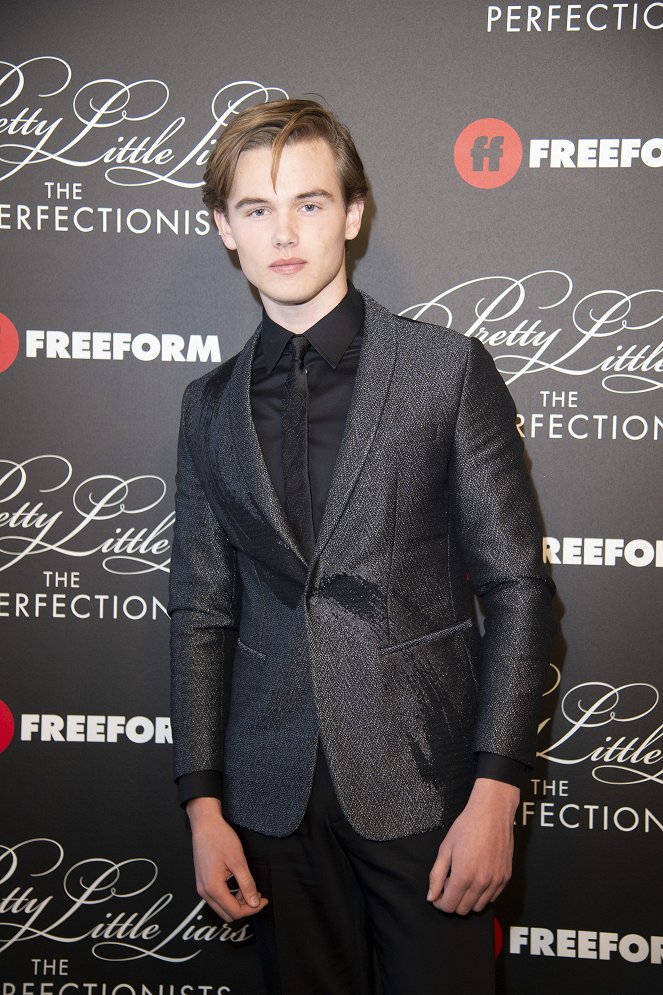 Prolhané krásky: Perfekcionistky - Z akcií - Cast and crew of Freeform’s new original series “Pretty Little Liars: The Perfectionists” celebrated the series premiere with a screening and immersive event in Hollywood - Garrett Wareing