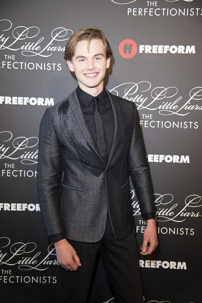 Prolhané krásky: Perfekcionistky - Z akcí - Cast and crew of Freeform’s new original series “Pretty Little Liars: The Perfectionists” celebrated the series premiere with a screening and immersive event in Hollywood - Garrett Wareing