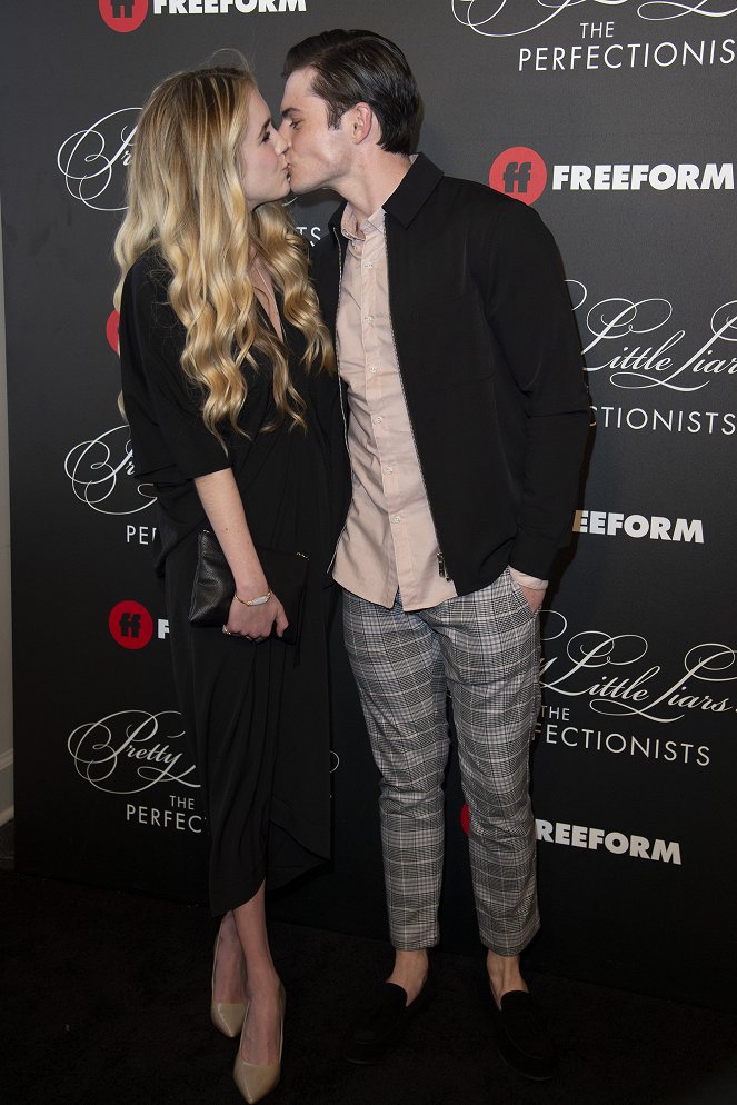 Pretty Little Liars: The Perfectionists - Tapahtumista - Cast and crew of Freeform’s new original series “Pretty Little Liars: The Perfectionists” celebrated the series premiere with a screening and immersive event in Hollywood - Chris Mason