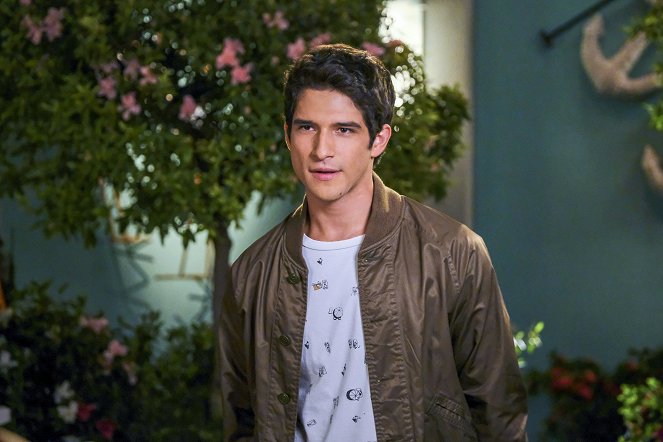 Jane the Virgin - Chapter Sixty-Four - Photos - Tyler Posey