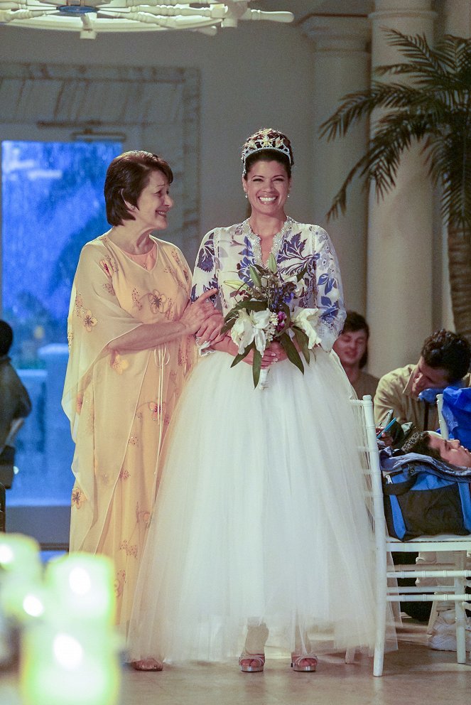 Jane the Virgin - Season 3 - Chapter Sixty-Four - Kuvat elokuvasta - Ivonne Coll, Andrea Navedo