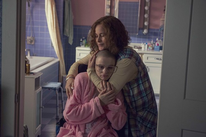 The Act - Stay Inside - Z filmu - Joey King, Patricia Arquette
