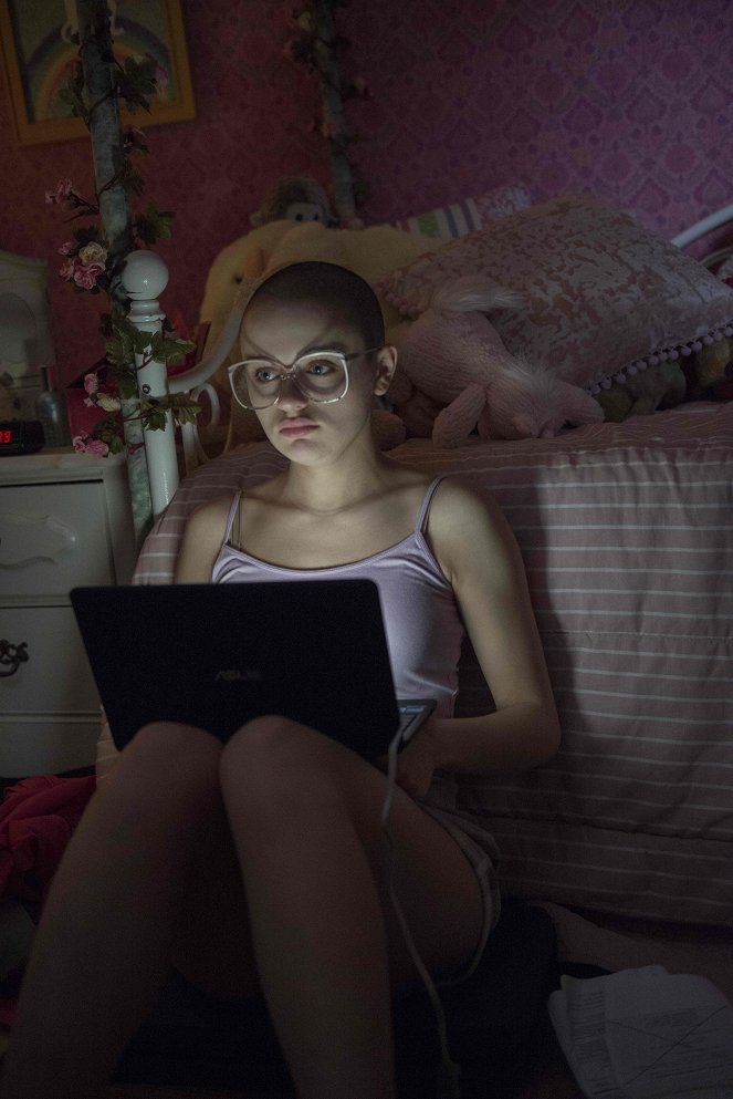 The Act - Stay Inside - Do filme - Joey King