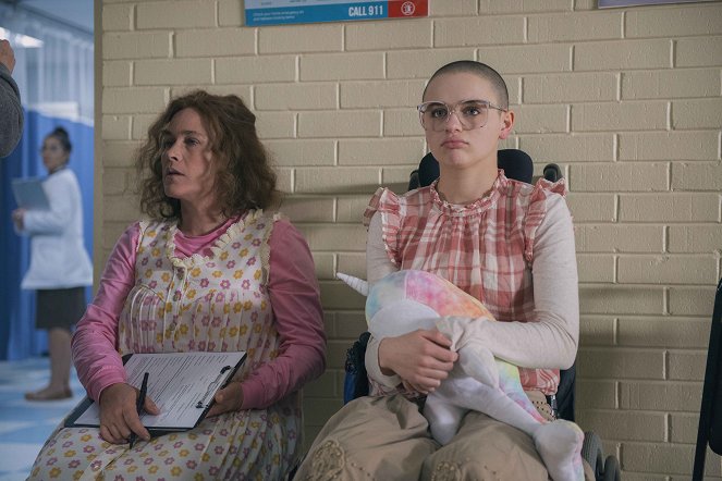The Act - Stay Inside - Van film - Patricia Arquette, Joey King