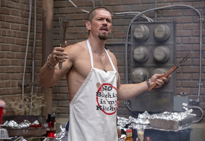 Shameless - You'll Know the Bottom When You Hit It - Photos - Steve Howey
