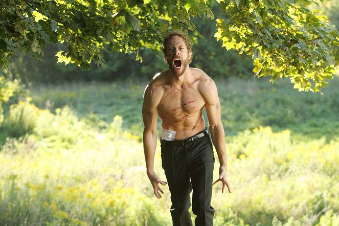Lost Girl - Season 3 - Those Who Wander - Photos - Kris Holden-Ried