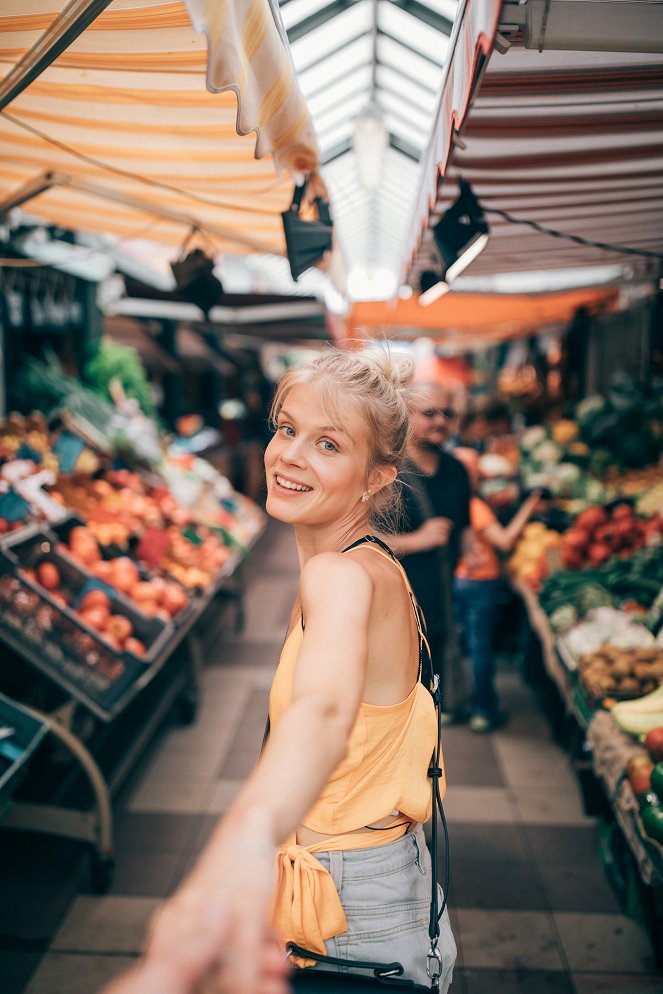 Alina idässä - Varsova - Werbefoto - Alina Tomnikov