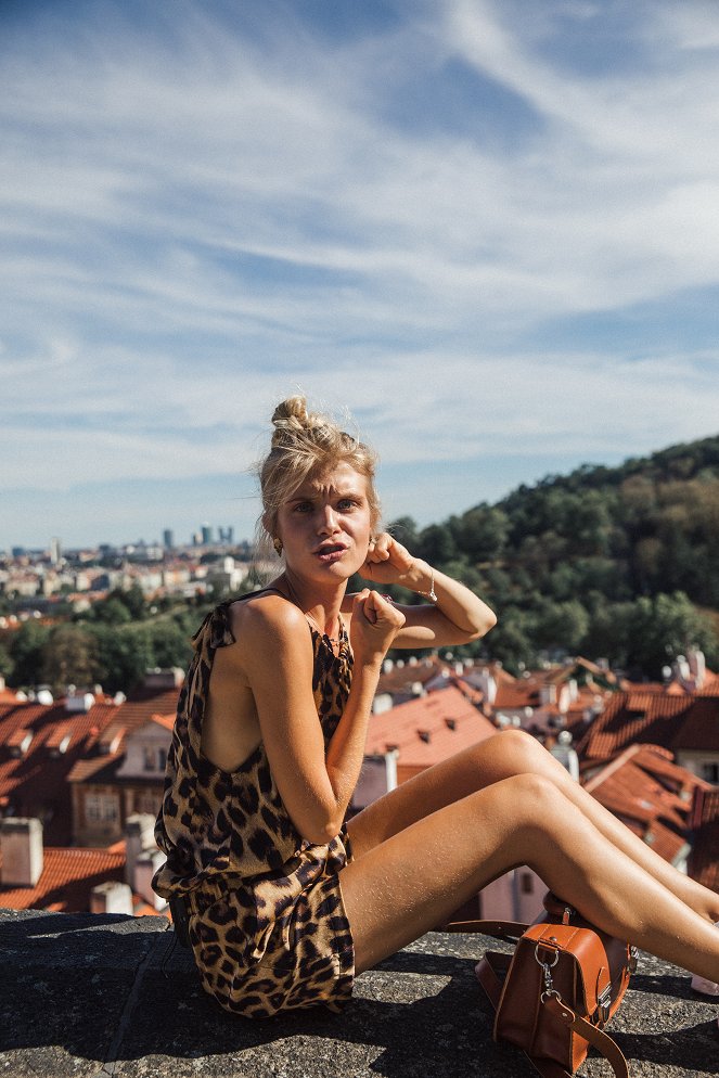 Alina idässä - Praha - Werbefoto - Alina Tomnikov