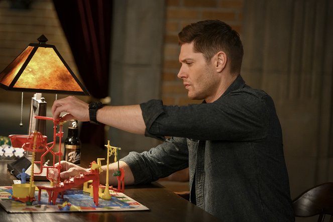 Supernatural - Season 14 - Game Night - Photos - Jensen Ackles