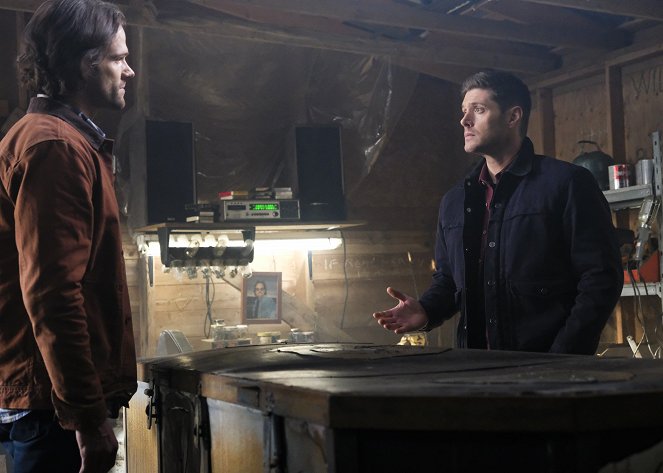 Supernatural - Season 14 - Damaged Goods - Photos - Jared Padalecki, Jensen Ackles