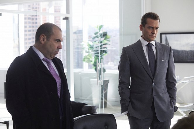 Suits - Season 8 - Harvey - Photos - Rick Hoffman, Gabriel Macht