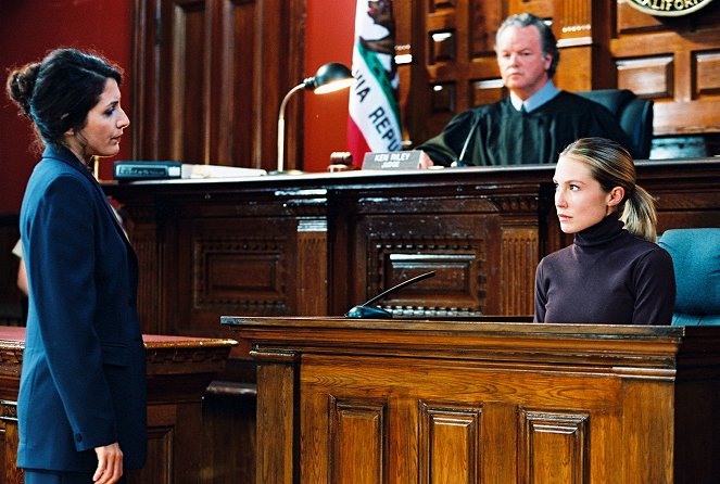 A Date with Darkness: The Trial and Capture of Andrew Luster - Filmfotók - Lisa Edelstein, Sarah Carter
