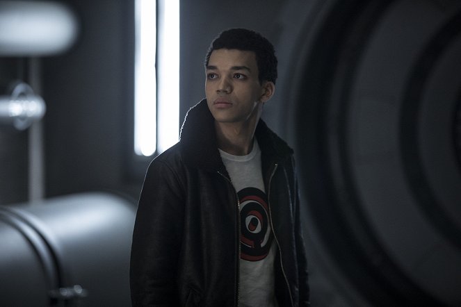 Pokémon - Pikachu a detektív - Filmfotók - Justice Smith