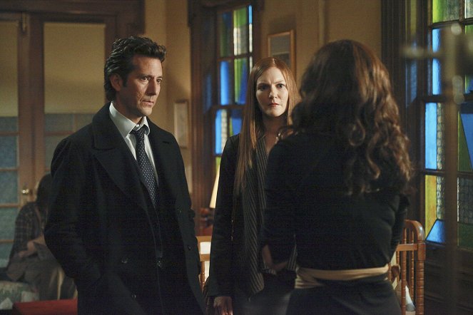 Scandal - Enemy of the State - Photos - Henry Ian Cusick, Darby Stanchfield