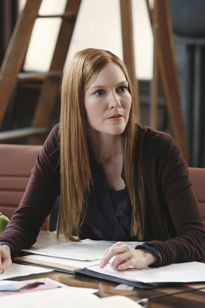 Scandal - Season 2 - White Hats Off - Photos - Darby Stanchfield