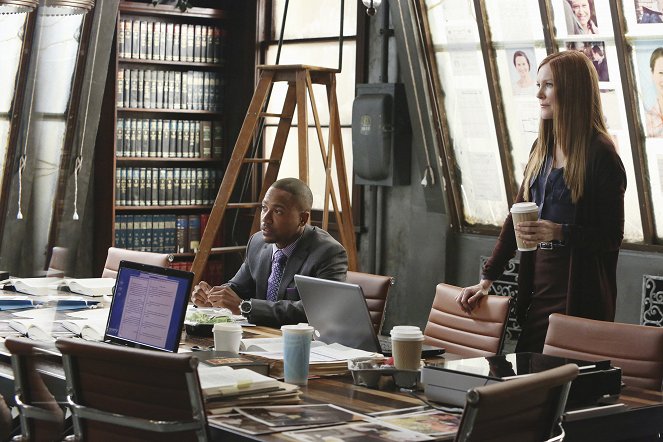 Scandal - White Hats Off - Photos - Columbus Short, Darby Stanchfield