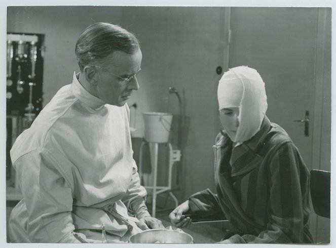 En kvinnas ansikte - De la película - Anders Henrikson, Ingrid Bergman