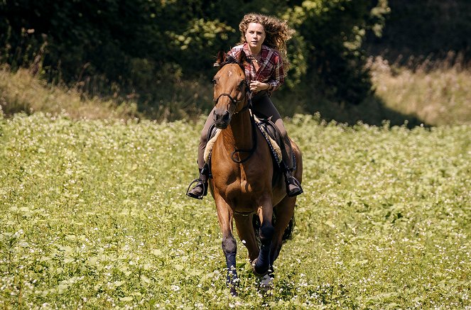 Reiterhof Wildenstein - Die Pferdeflüsterin - Filmfotos - Klara Deutschmann