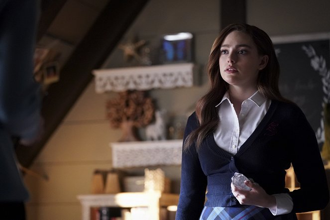 Legacies - I'll Tell You a Story - Van film - Danielle Rose Russell