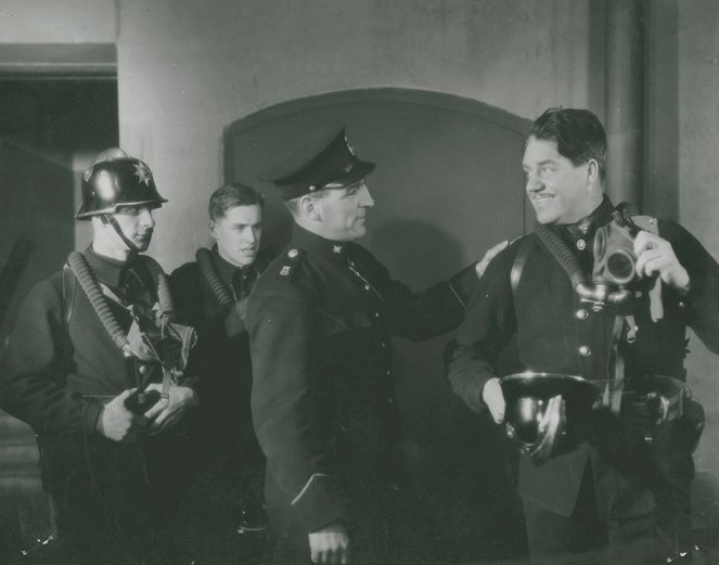Adolf tulessa ja liekissä - Kuvat elokuvasta - Adolf Jahr