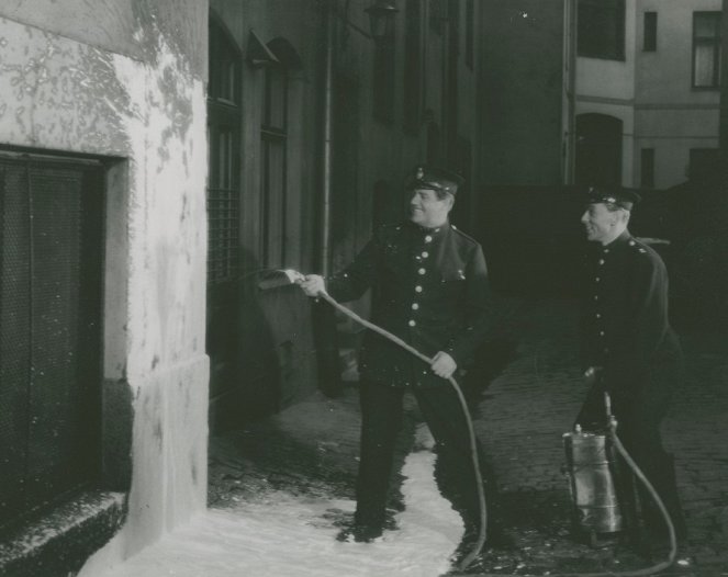 Adolf i eld och lågor - Film - Adolf Jahr, Nils Poppe