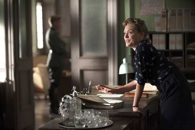 X Company - Frontiers - Filmfotos