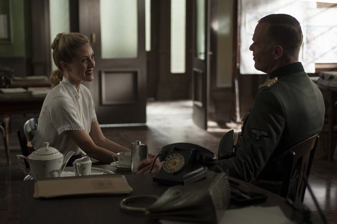 X Company - Supply and Demand - Filmfotos