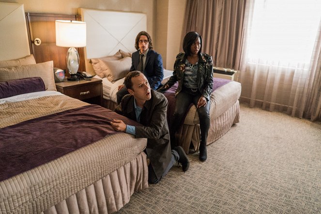 Sneaky Pete - The Sinister Hotel Room Mystery - Photos - Giovanni Ribisi
