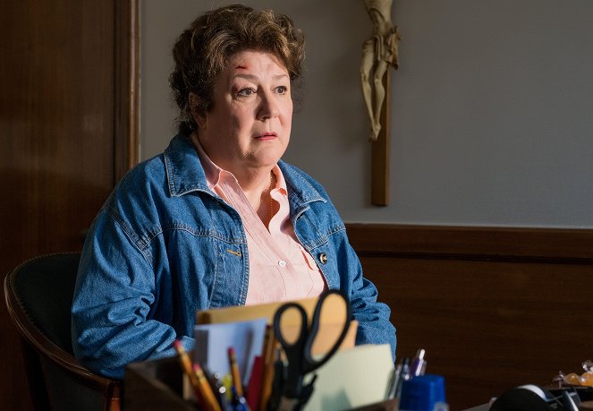Sneaky Pete - Season 2 - The Sinister Hotel Room Mystery - Photos - Margo Martindale