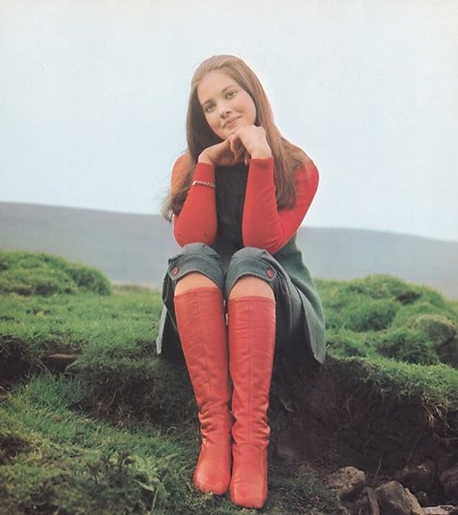 No Blade of Grass - Promoción - Lynne Frederick