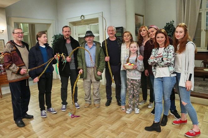 Krejzovi - Velikonoční zázrak - Promokuvat - Ladislav Frej st., Filip Blažek, Michal Suchánek, Oldřich Navrátil, Vanda Hybnerová, Markéta Plánková, Lucie Polišenská, Ivana Korolová, Natálie Halouzková