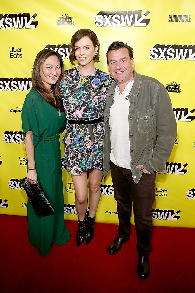 Seduz-me se és Capaz - De eventos - The Long Shot screening at the Paramount Theater during the 2019 SXSW Conference And Festival on March 9, 2019 in Austin, Texas. - Beth Kono, Charlize Theron, A.J. Dix