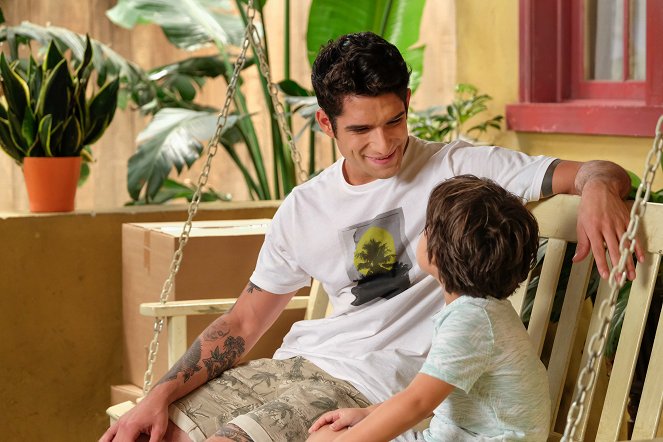 Jane the Virgin - Chapter Sixty-Seven - Photos - Tyler Posey