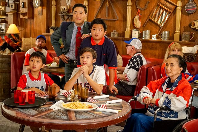 Fresh Off the Boat - Season 3 - Breaking Chains - Photos