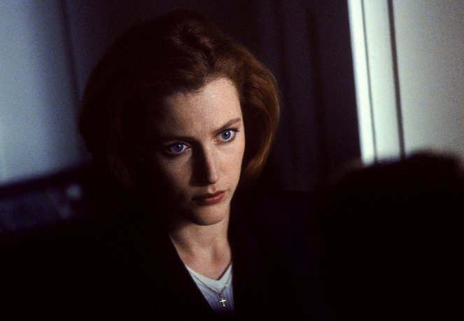 The X-Files - Emily, partie 1 - Film - Gillian Anderson