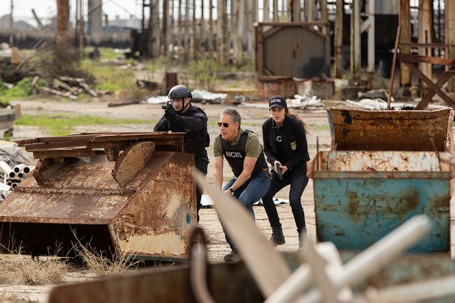 Námořní vyšetřovací služba: New Orleans - Všem na očích - Z filmu - Scott Bakula, Vanessa Ferlito