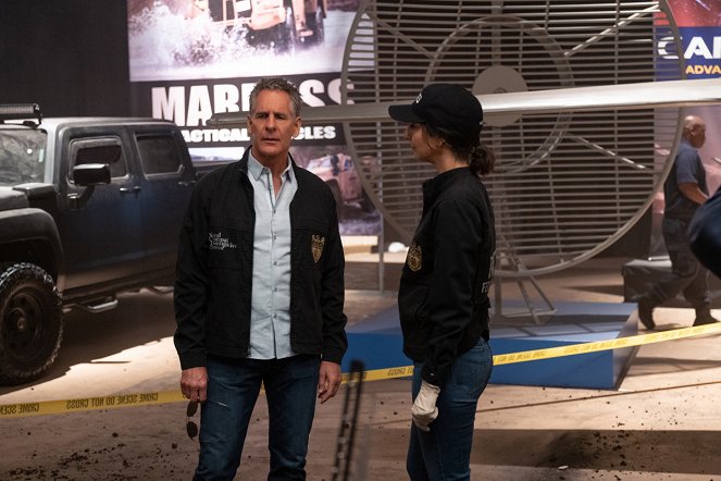 NCIS: New Orleans - Chaos Theory - De la película - Scott Bakula, Necar Zadegan