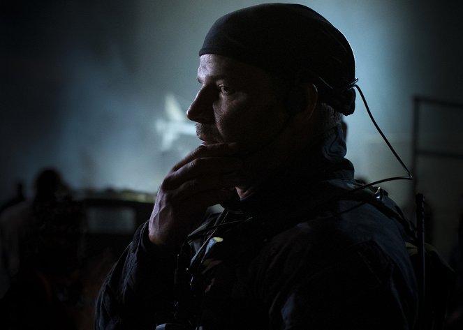 SEAL Team - Eskalation / Tiefer Fall / Trauma - Filmfotos - David Boreanaz