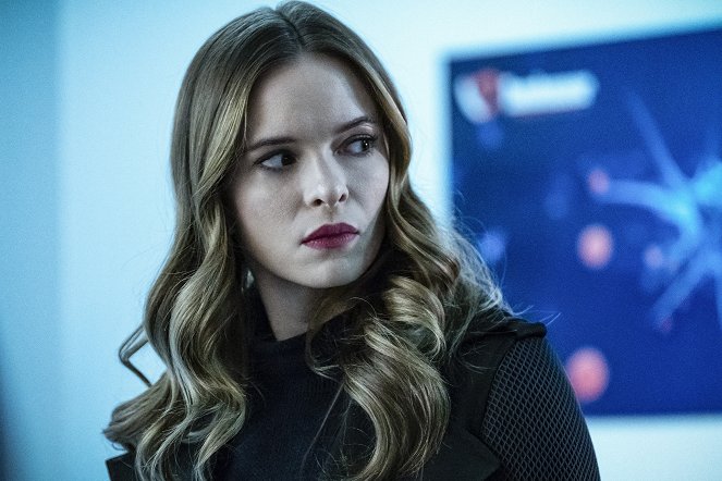 The Flash - Snow Pack - Photos - Danielle Panabaker