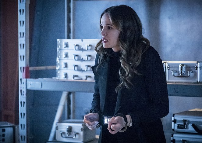 The Flash - Snow Pack - Photos - Danielle Panabaker