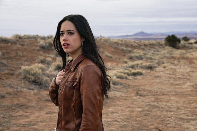 Roswell, New Mexico - Season 1 - Recovering the Satellites - Photos - Jeanine Mason