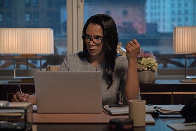 The Good Fight - The One Where Diane and Liz Topple Democracy - Photos - Audra McDonald