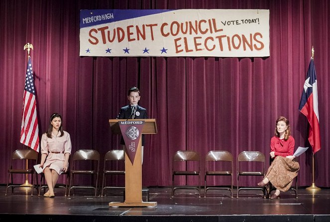 Young Sheldon - A Political Campaign and a Candy Land Cheater - Kuvat elokuvasta - Isabella Coben, Iain Armitage, Valerie Mahaffey