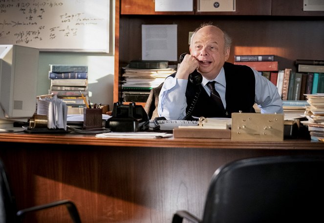 Young Sheldon - A Proposal and a Popsicle Stick Cross - Photos - Wallace Shawn