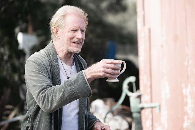 Bless This Mess - Season 1 - The Chicken and the Goat - Photos - Ed Begley Jr.