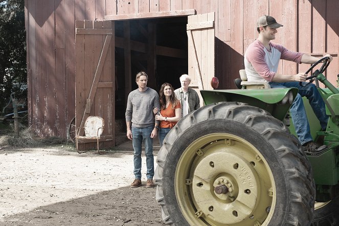 Farma na spadnutí - Chovný býk - Z filmu - Dax Shepard, Lake Bell, Ed Begley Jr., JT Neal