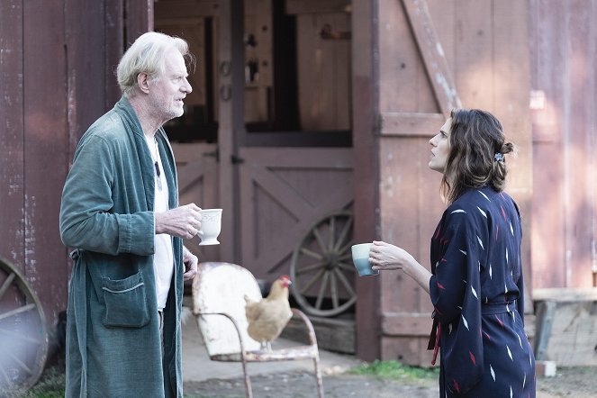 Bless This Mess - Season 1 - The Chicken and the Goat - Photos - Ed Begley Jr., Lake Bell