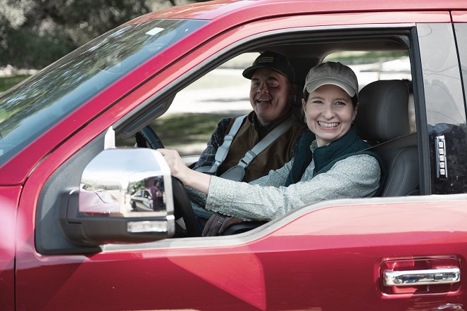 Bless This Mess - Season 1 - The Chicken and the Goat - Photos - David Koechner, Lennon Parham