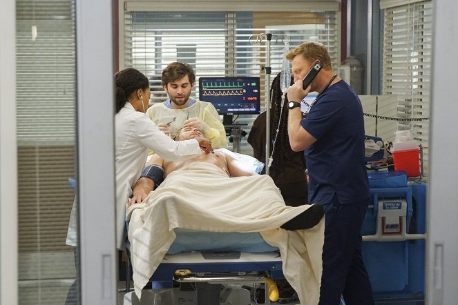 Grey's Anatomy - Die jungen Ärzte - Aus lauter Liebe - Filmfotos - Kelly McCreary, Jake Borelli, Brett Tucker, Kevin McKidd